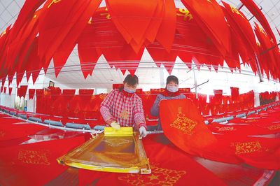 趕制燈籠迎春節