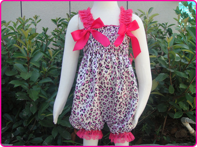 童裝批發(fā) 歐美外貿(mào)時(shí)尚女童燈籠褲 寶寶吊帶連體童褲批發(fā) 廠價(jià)直 - 童裝批發(fā) 歐美外貿(mào)時(shí)尚女童燈籠褲 寶寶吊帶連體童褲批發(fā) 廠價(jià)直廠家 - 童裝批發(fā) 歐美外貿(mào)時(shí)尚女童燈籠褲 寶寶吊帶連體童褲批發(fā) 廠價(jià)直價(jià)格 - 義烏市卡仆服飾 - 